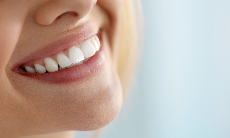 4 Teeth Whitening Tips At Home